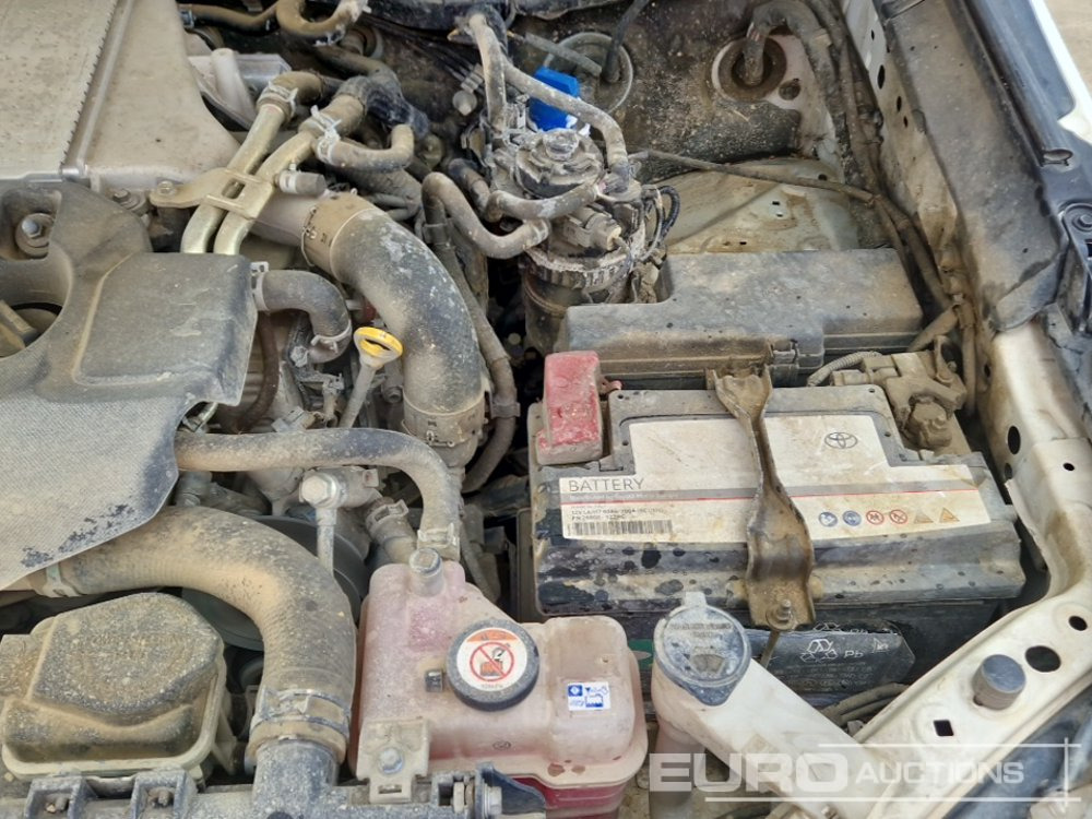 Пикап 2021 Toyota Hilux Icon: слика 18