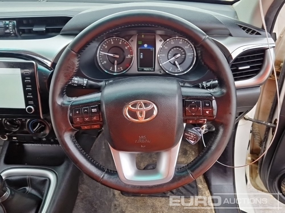 Пикап 2021 Toyota Hilux Icon: слика 37