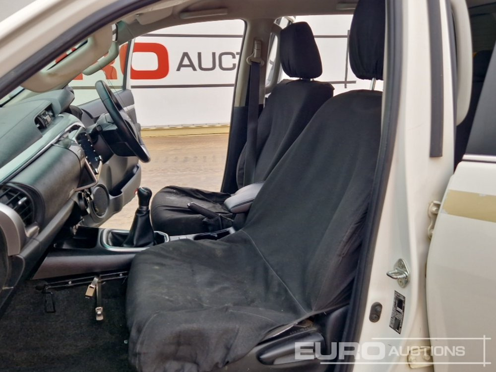 Пикап 2021 Toyota Hilux Icon: слика 32