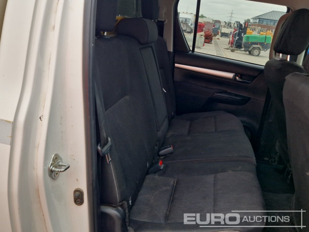 Пикап 2021 Toyota Hilux Icon: слика 26