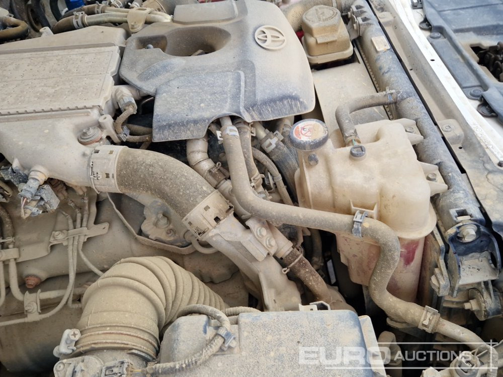 Пикап 2021 Toyota Hilux Icon: слика 17
