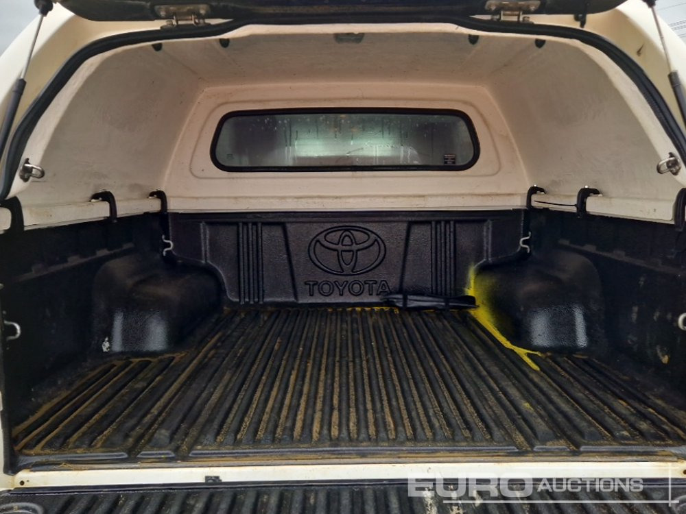 Пикап 2021 Toyota Hilux Icon: слика 22
