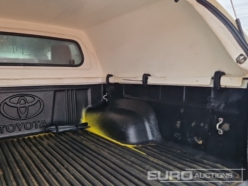 Пикап 2021 Toyota Hilux Icon: слика 23