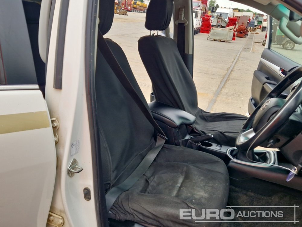 Пикап 2021 Toyota Hilux Icon: слика 36