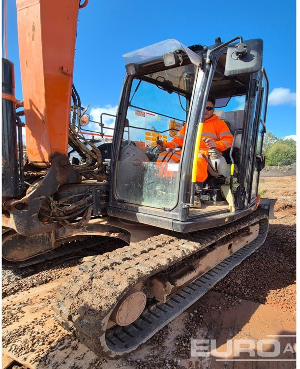 2022 Hitachi ZX85USB-6 - Мини багер: слика 1 2022 Hitachi ZX85USB-6 - Мини багер: слика 1