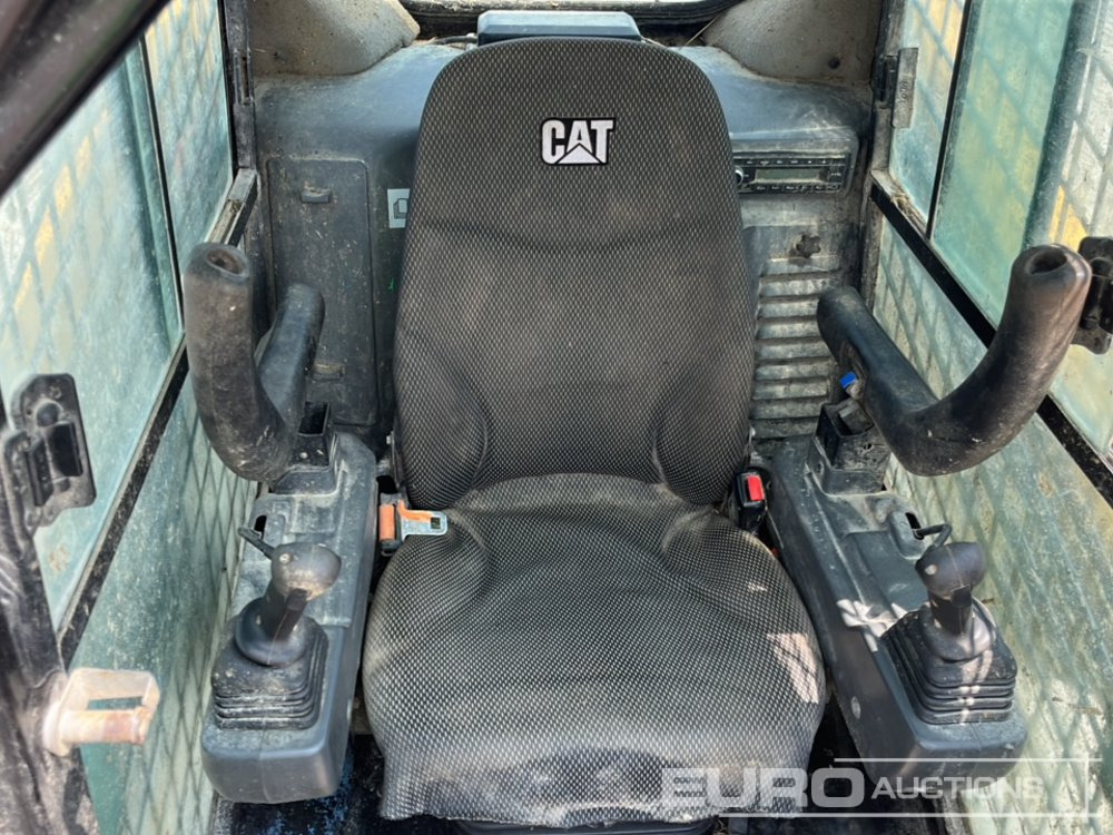 Компактен натоварувач 2023 CAT 246D3: слика 16