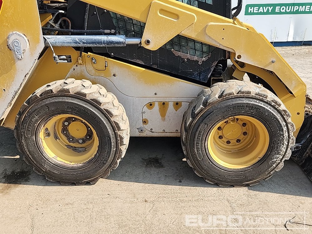 Компактен натоварувач 2023 CAT 246D3: слика 7