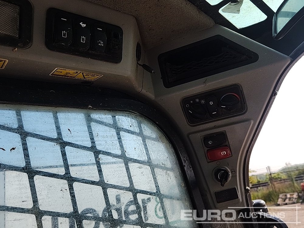 Компактен натоварувач 2023 CAT 246D3: слика 20