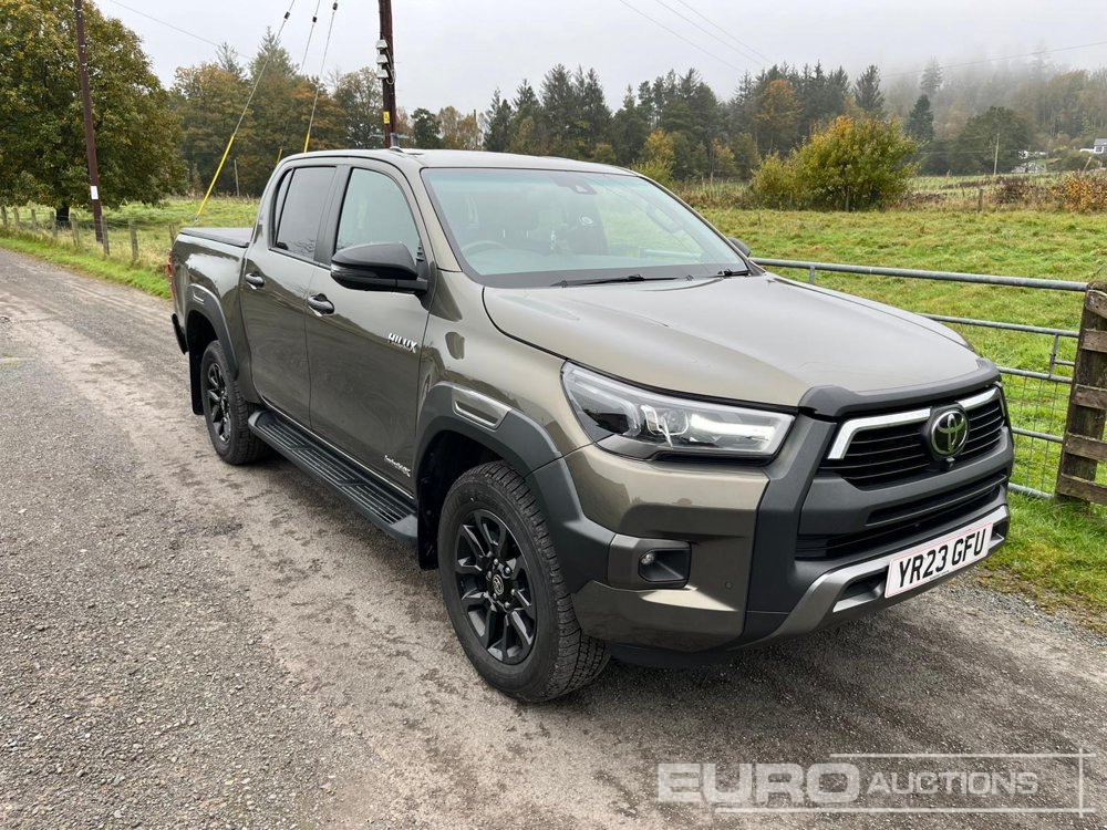 2023 Toyota Hilux Invincible X - Пикап: слика 1 2023 Toyota Hilux Invincible X - Пикап: слика 1
