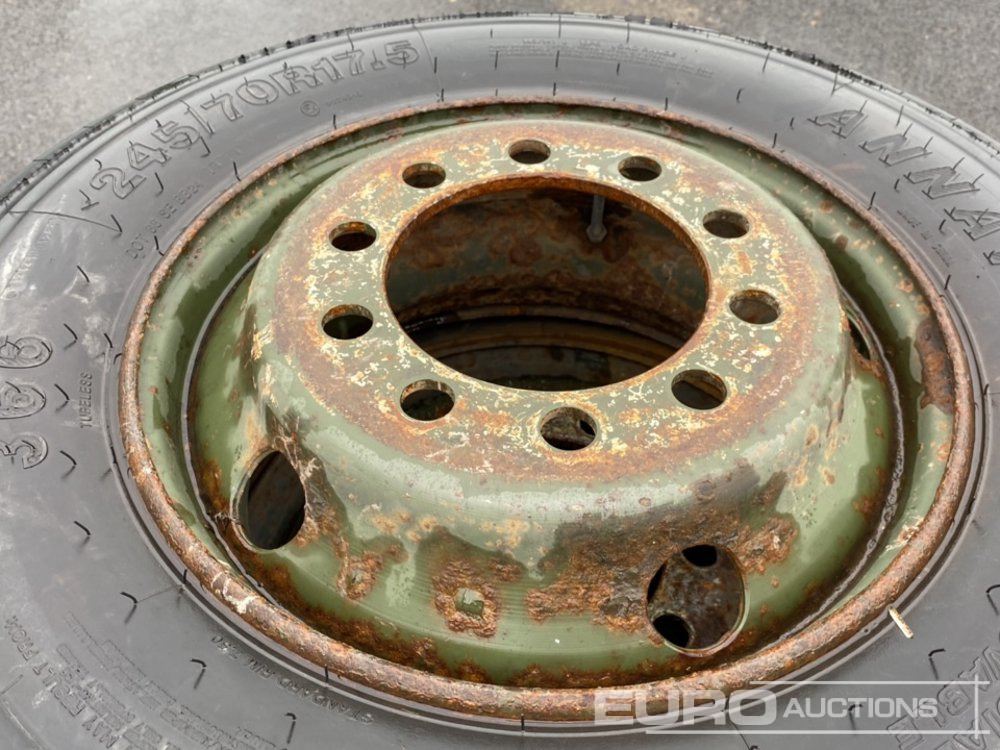 295/80R22.5 (6 of), 315/80R22.5 (5 of), 245/70R17 Tyre & Rim (6 of) - Гума: слика 5 295/80R22.5 (6 of), 315/80R22.5 (5 of), 245/70R17 Tyre & Rim (6 of) - Гума: слика 5