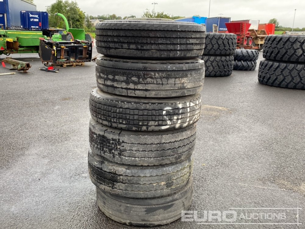 295/80R22.5 (6 of), 315/80R22.5 (5 of), 245/70R17 Tyre & Rim (6 of) - Гума: слика 4 295/80R22.5 (6 of), 315/80R22.5 (5 of), 245/70R17 Tyre & Rim (6 of) - Гума: слика 4