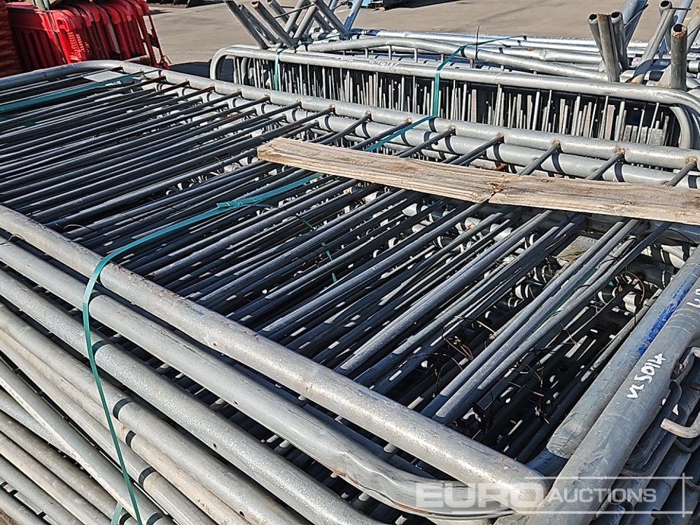 Градежна опрема Bundle of Rubber Mats (3 of), Metal Pedestrian Fencing (2 of), Plastic Pedestrian Fencing (4 of): слика 9