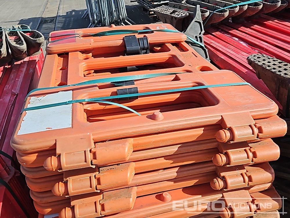 Градежна опрема Bundle of Rubber Mats (3 of), Metal Pedestrian Fencing (2 of), Plastic Pedestrian Fencing (4 of): слика 16
