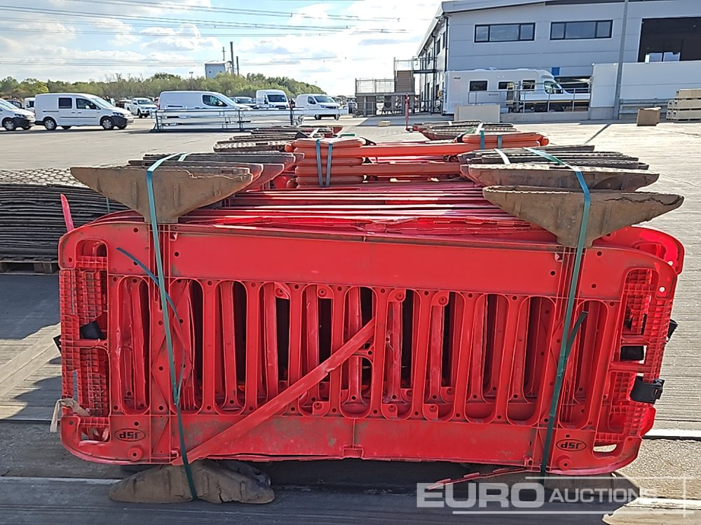 Градежна опрема Bundle of Rubber Mats (3 of), Metal Pedestrian Fencing (2 of), Plastic Pedestrian Fencing (4 of): слика 13
