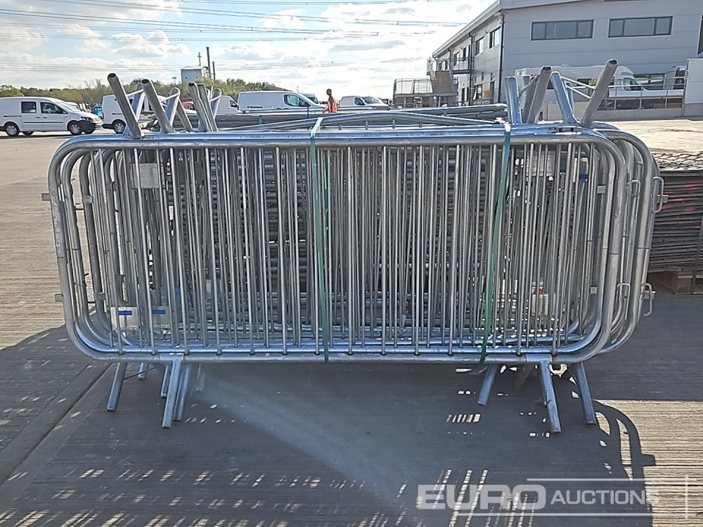 Градежна опрема Bundle of Rubber Mats (3 of), Metal Pedestrian Fencing (2 of), Plastic Pedestrian Fencing (4 of): слика 12