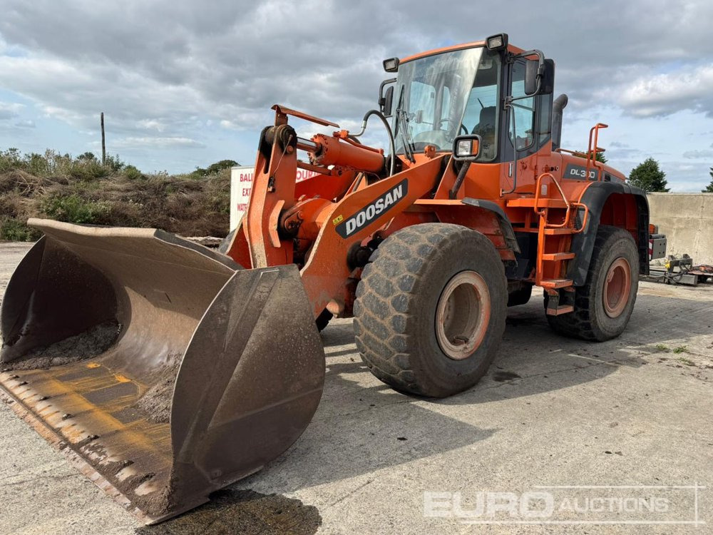 Doosan DL300 - Натоварувач на тркала: слика 1 Doosan DL300 - Натоварувач на тркала: слика 1