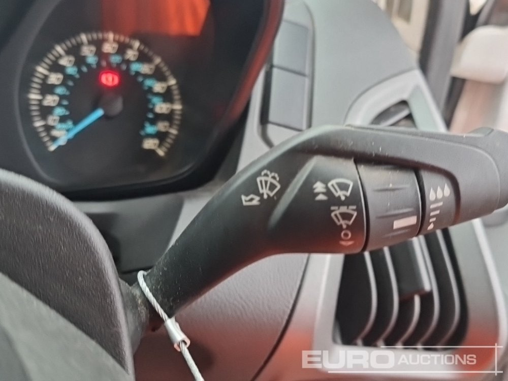 Комбе 2017 Ford Transit Custom 290: слика 33 Комбе 2017 Ford Transit Custom 290: слика 33