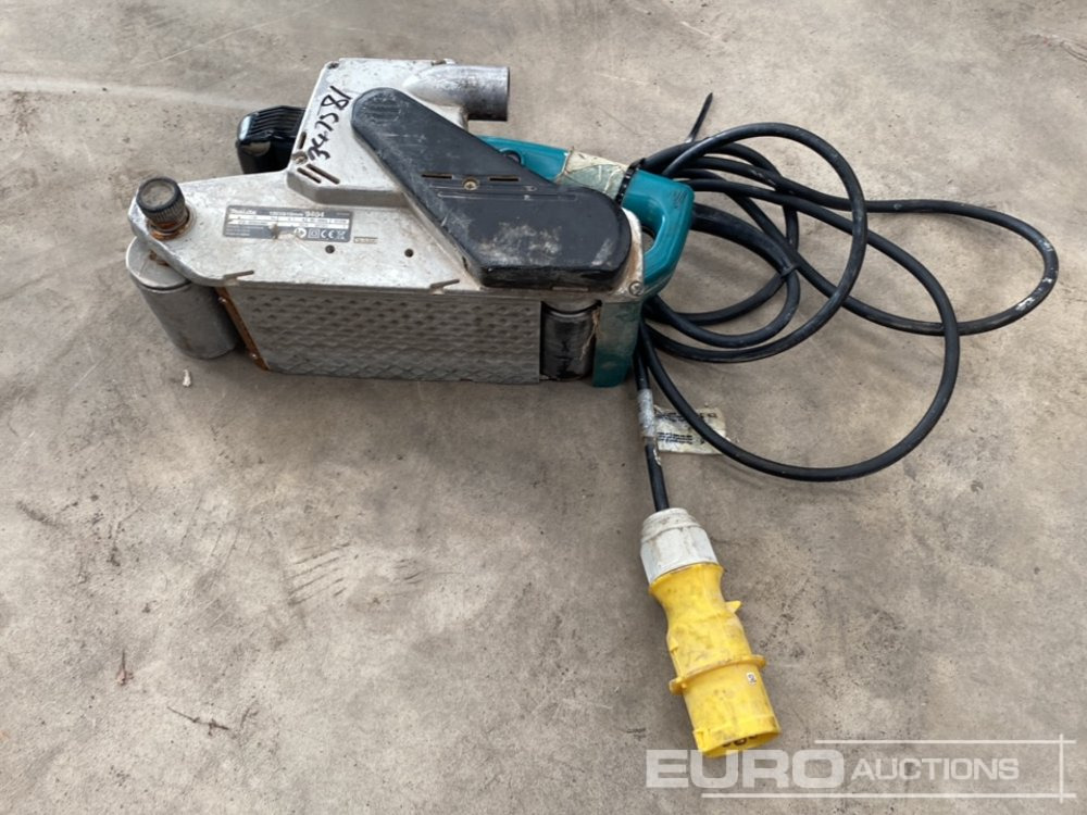 Makita GA9020, Bosch GWS1125 110 Volt Grinders & Makita 9404 110 Volt Belt Sander (3 of) - Градежна опрема: слика 4 Makita GA9020, Bosch GWS1125 110 Volt Grinders & Makita 9404 110 Volt Belt Sander (3 of) - Градежна опрема: слика 4
