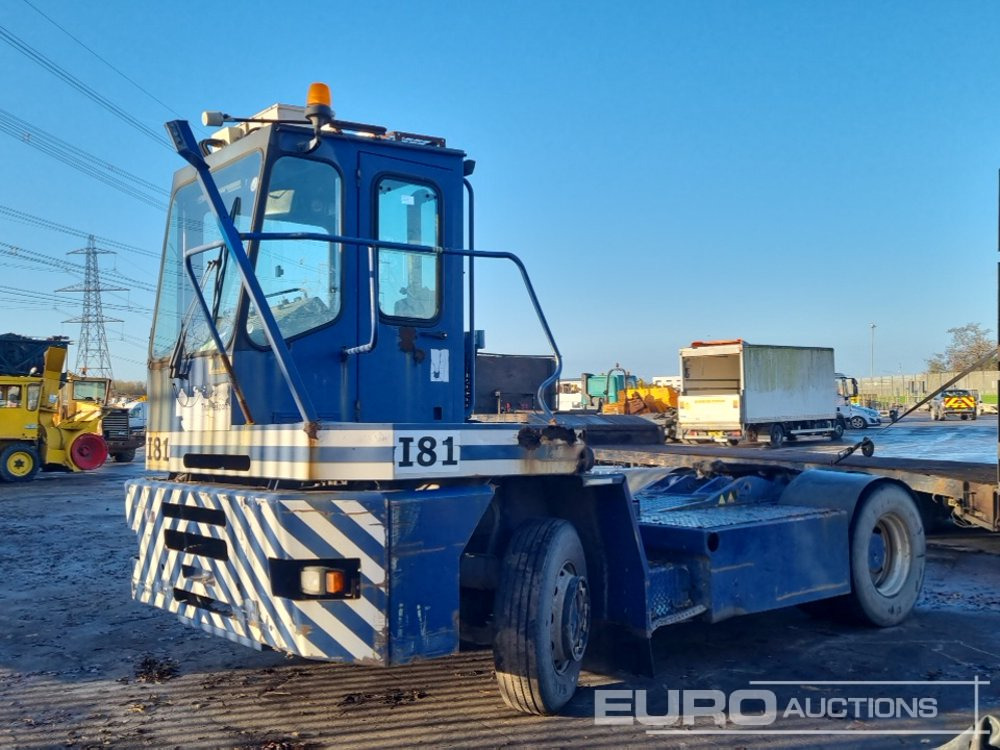 Mol YM220 - Трактор на терминалот: слика 1 Mol YM220 - Трактор на терминалот: слика 1