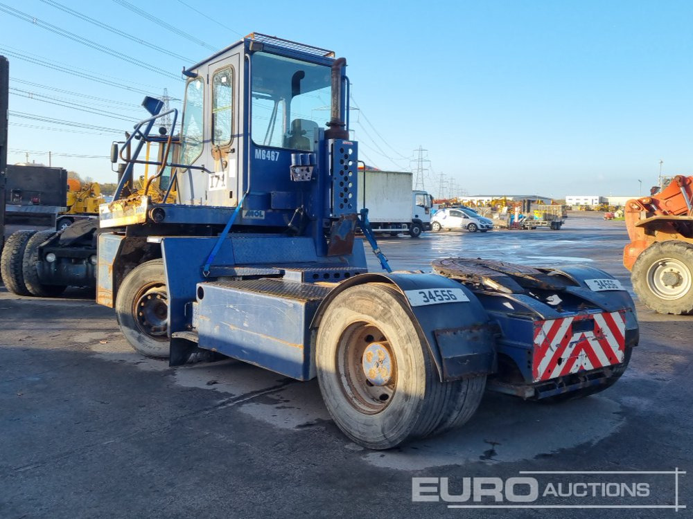 Mol YM220 - Трактор на терминалот: слика 3 Mol YM220 - Трактор на терминалот: слика 3