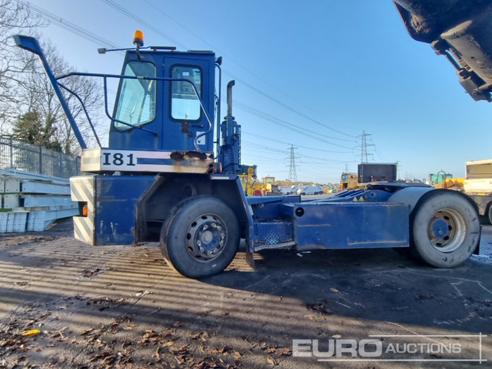 Mol YM220 - Трактор на терминалот: слика 2 Mol YM220 - Трактор на терминалот: слика 2