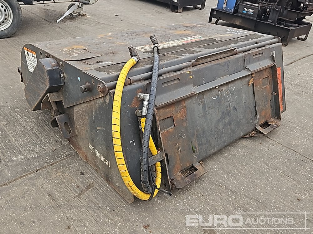 2014 Bobcat 60 SWEEPER - Опрема за ракување со материјали: слика 3 2014 Bobcat 60 SWEEPER - Опрема за ракување со материјали: слика 3