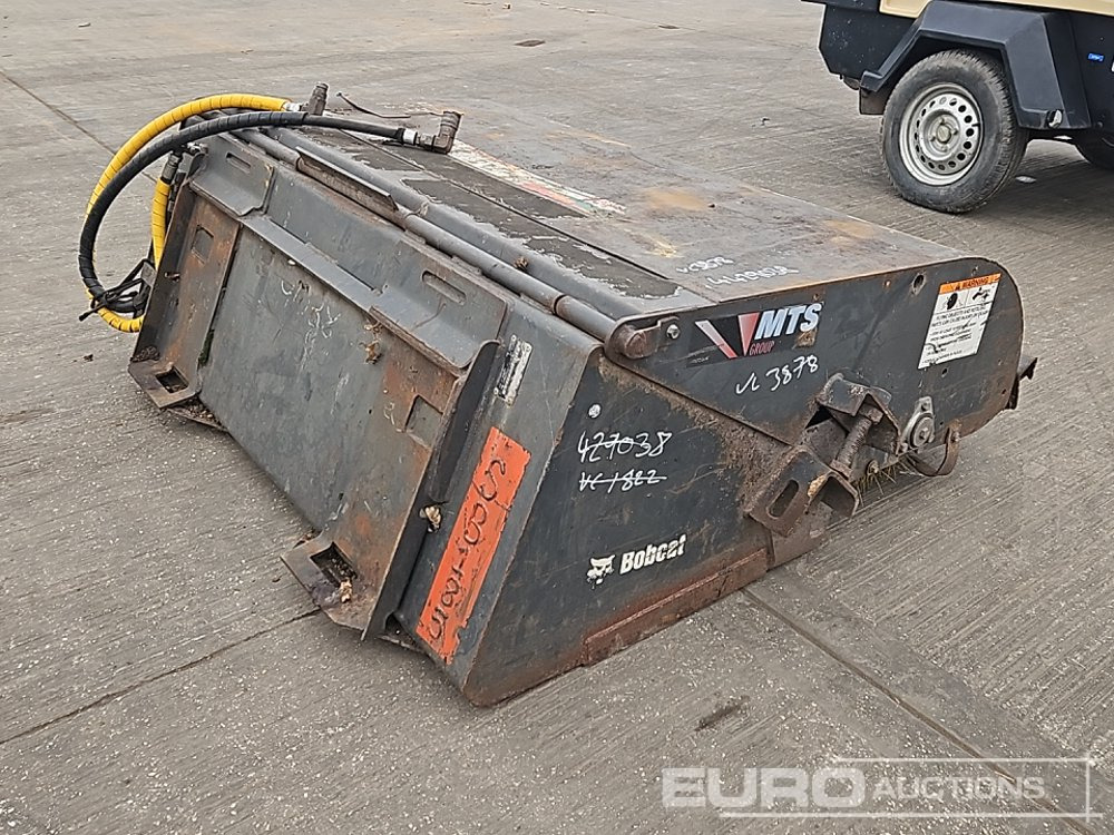 2014 Bobcat 60 SWEEPER - Опрема за ракување со материјали: слика 5 2014 Bobcat 60 SWEEPER - Опрема за ракување со материјали: слика 5