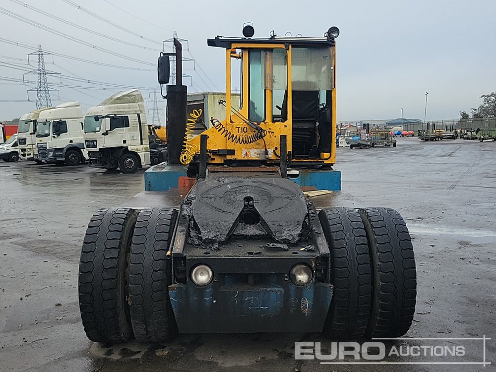 Sisu 4x2 Shunter (Runs, Hydraulic Leak) - Трактор на терминалот: слика 4 Sisu 4x2 Shunter (Runs, Hydraulic Leak) - Трактор на терминалот: слика 4