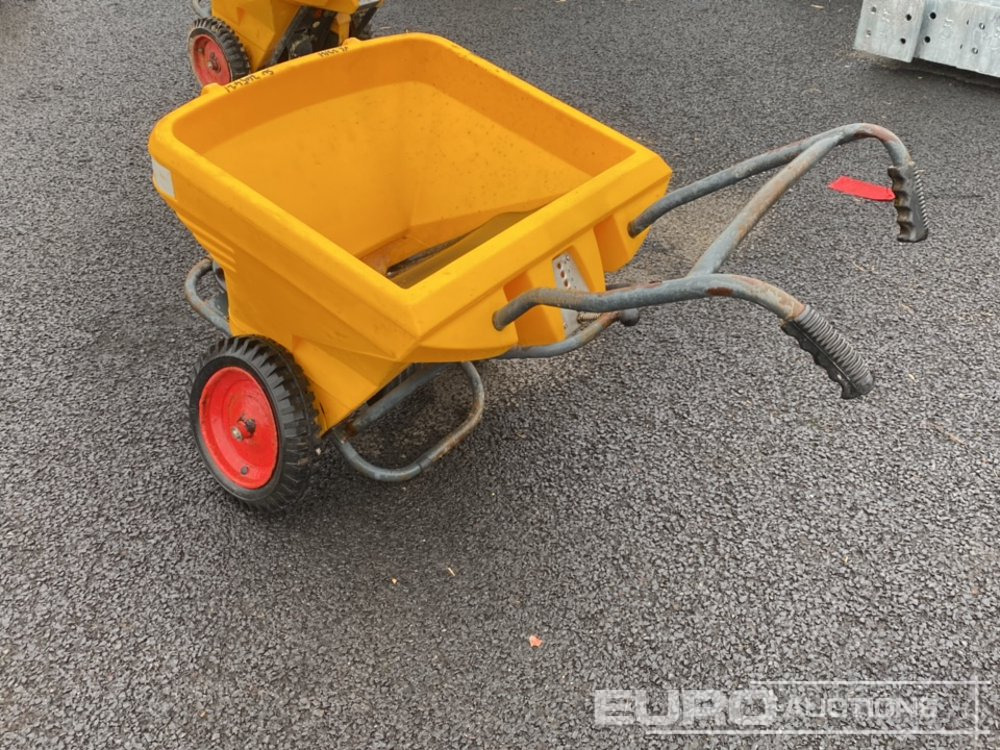 Turbo Cast 300 Pedestrian Salter - Градежна опрема: слика 2 Turbo Cast 300 Pedestrian Salter - Градежна опрема: слика 2