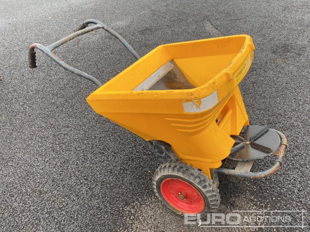 Turbo Cast 300 Pedestrian Salter - Градежна опрема: слика 4 Turbo Cast 300 Pedestrian Salter - Градежна опрема: слика 4