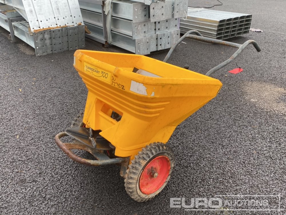Turbo Cast 300 Pedestrian Salter - Градежна опрема: слика 1 Turbo Cast 300 Pedestrian Salter - Градежна опрема: слика 1