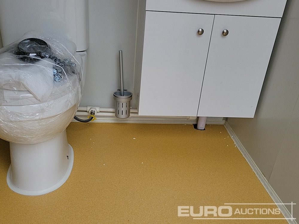 Товарен контејнер Unused 2025 220V Portable Toilets, Shower (Cannot Be Reconsigned): слика 30