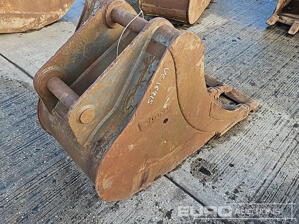 Volvo 24" Scoop Bucket 65mm Pin to suit 13 Ton Excavator - Корпа: слика 1 Volvo 24" Scoop Bucket 65mm Pin to suit 13 Ton Excavator - Корпа: слика 1