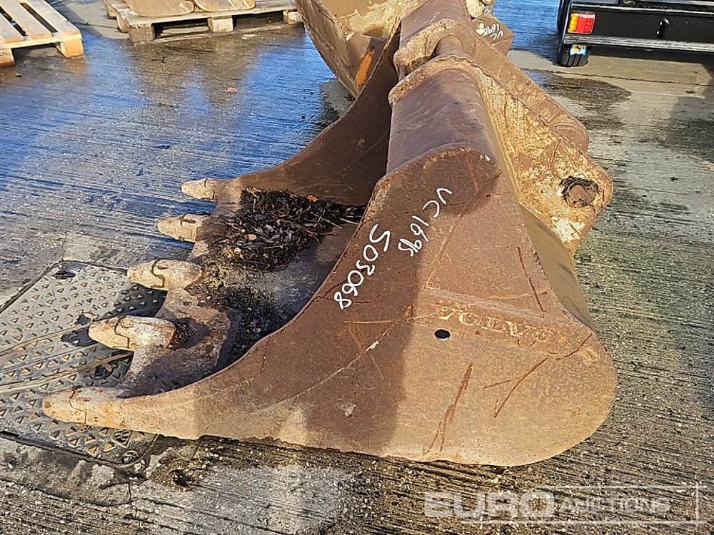 Volvo 46" Scoop Bucket 65mm Pin to suit 13 Ton Excavator - Корпа: слика 2 Volvo 46" Scoop Bucket 65mm Pin to suit 13 Ton Excavator - Корпа: слика 2