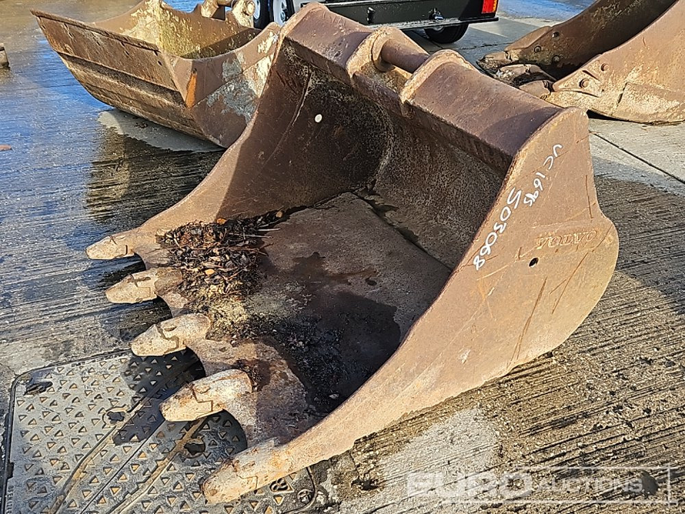 Volvo 46" Scoop Bucket 65mm Pin to suit 13 Ton Excavator - Корпа: слика 1 Volvo 46" Scoop Bucket 65mm Pin to suit 13 Ton Excavator - Корпа: слика 1