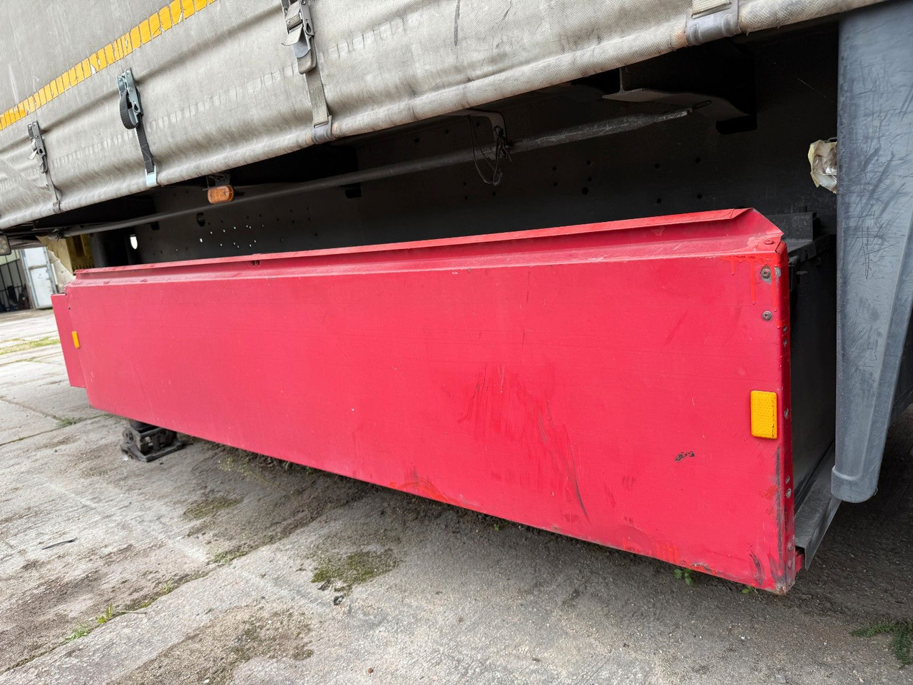 Schmitz Cargobull Standart Seitenplane/Liftachse/Palettenkasten - Полуприколка со церада: слика 5 Schmitz Cargobull Standart Seitenplane/Liftachse/Palettenkasten - Полуприколка со церада: слика 5