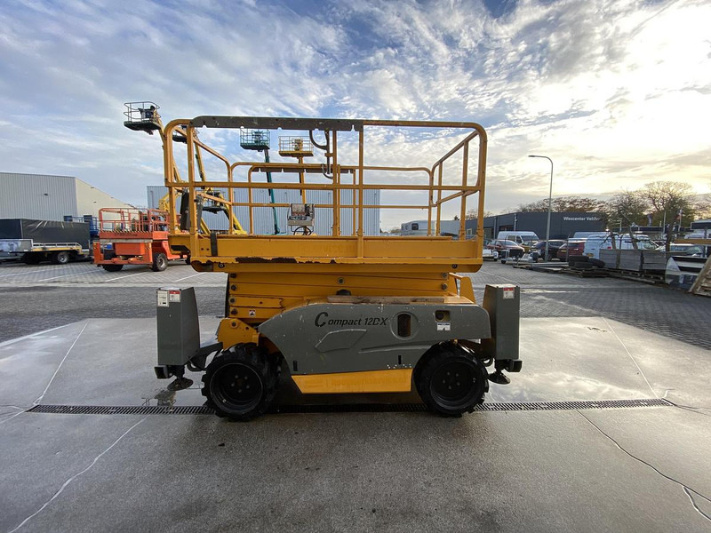 Haulotte Compact 12DX, Schaar hoogwerker, 4X4 Diesel - Дигачка платформа: слика 4 Haulotte Compact 12DX, Schaar hoogwerker, 4X4 Diesel - Дигачка платформа: слика 4