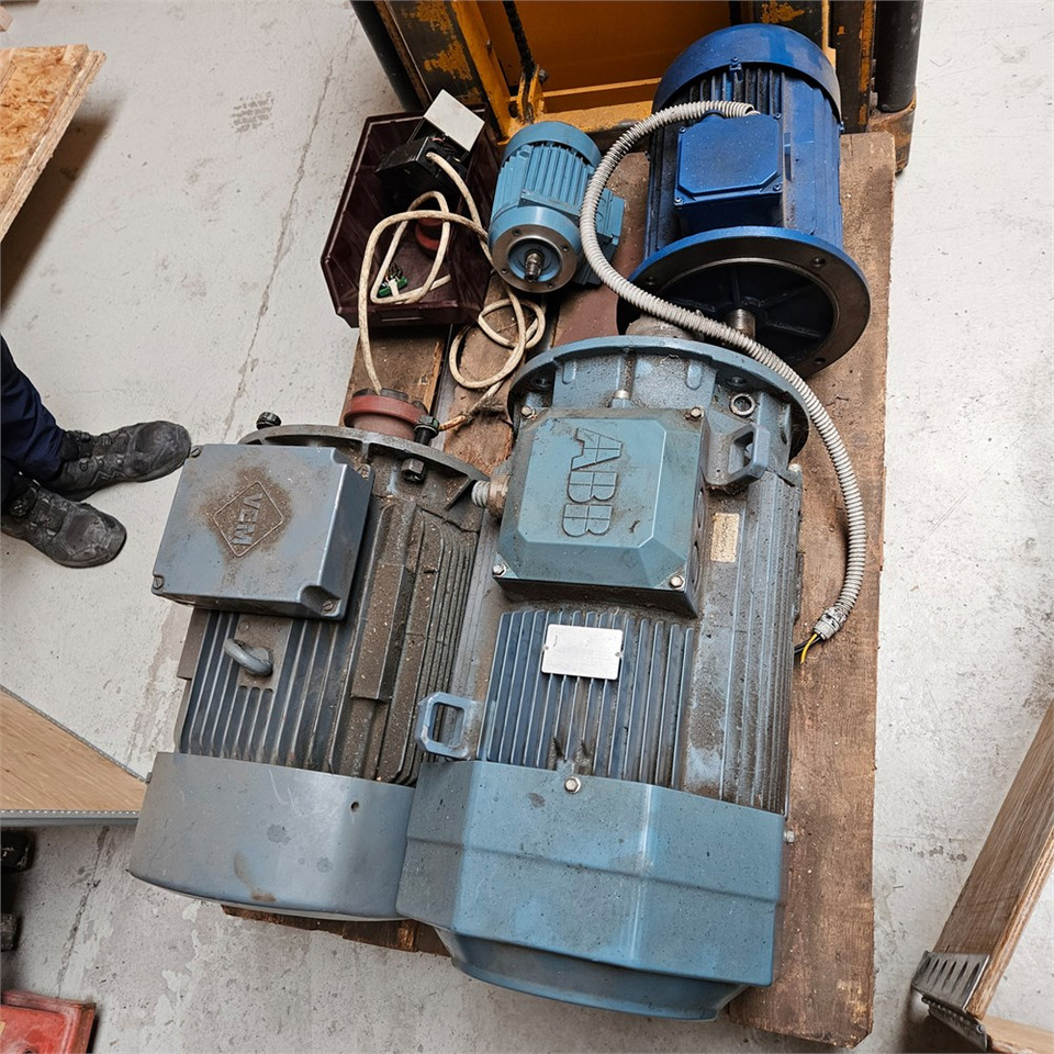 ABB MT80A19F100-2 / M3AA180MLB4 - Машински алат: слика 3 ABB MT80A19F100-2 / M3AA180MLB4 - Машински алат: слика 3