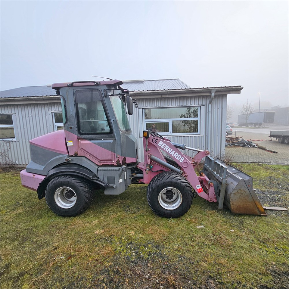 Bernards W1600C - Компактен натоварувач: слика 2 Bernards W1600C - Компактен натоварувач: слика 2