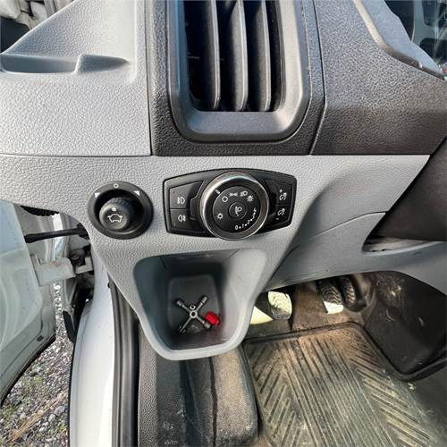 Камион со платформа Ford Transit 2.0 Tdci: слика 22