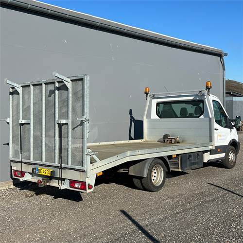 Камион со платформа Ford Transit 2.0 Tdci: слика 8