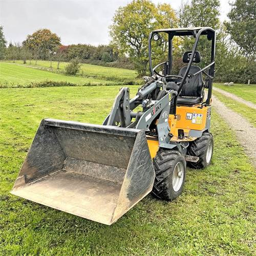 Giant D254SW - Компактен натоварувач: слика 4 Giant D254SW - Компактен натоварувач: слика 4