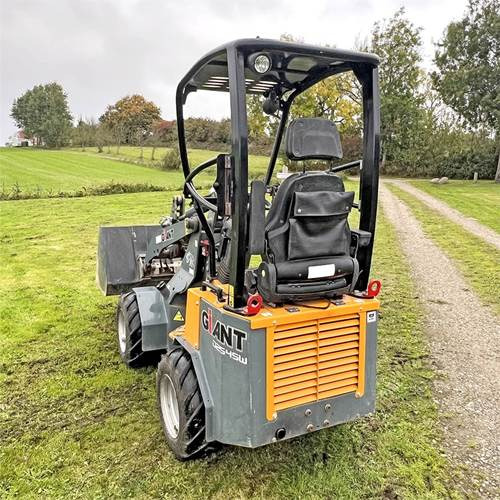 Giant D254SW - Компактен натоварувач: слика 5 Giant D254SW - Компактен натоварувач: слика 5