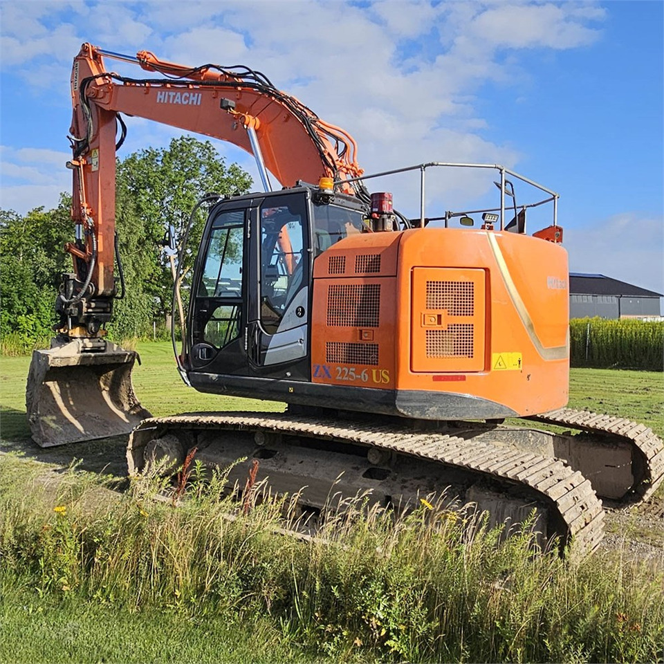 Hitachi ZX 225 - Багер гасеничар: слика 1 Hitachi ZX 225 - Багер гасеничар: слика 1