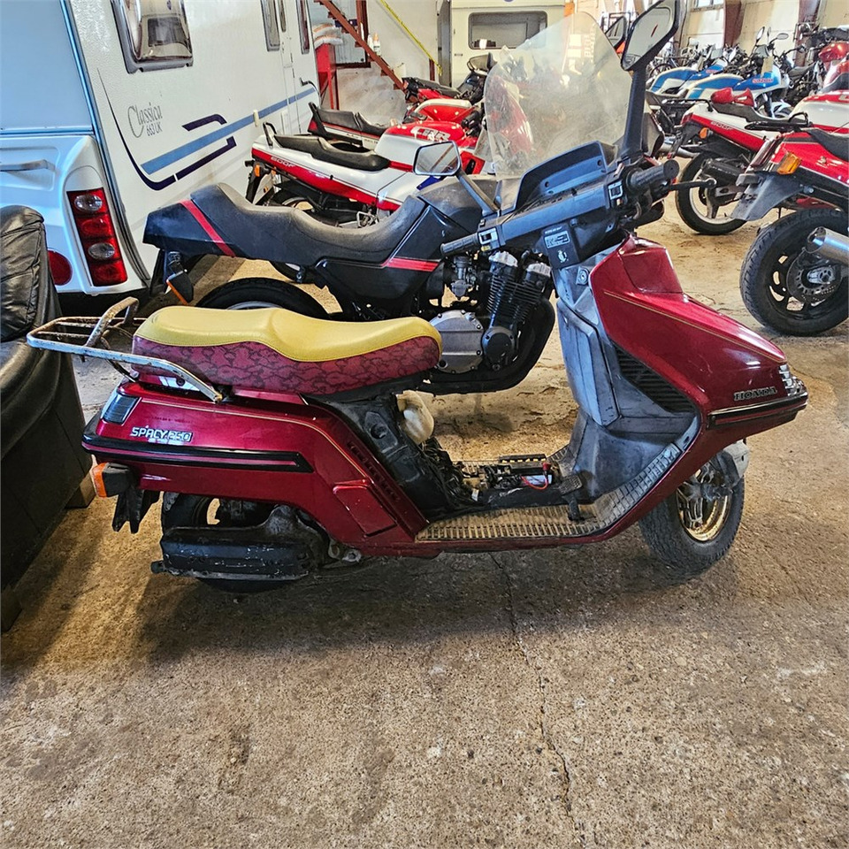 Honda 250 Spacy - Мотоцикл: слика 2 Honda 250 Spacy - Мотоцикл: слика 2