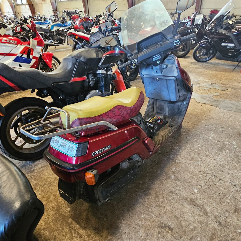 Honda 250 Spacy - Мотоцикл: слика 3 Honda 250 Spacy - Мотоцикл: слика 3