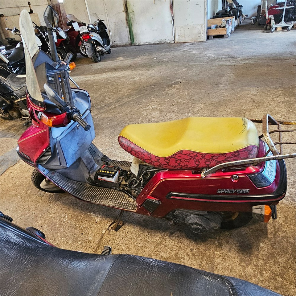 Honda 250 Spacy - Мотоцикл: слика 5 Honda 250 Spacy - Мотоцикл: слика 5