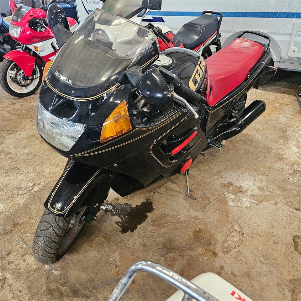 Honda CBR1000F - Мотоцикл: слика 3 Honda CBR1000F - Мотоцикл: слика 3