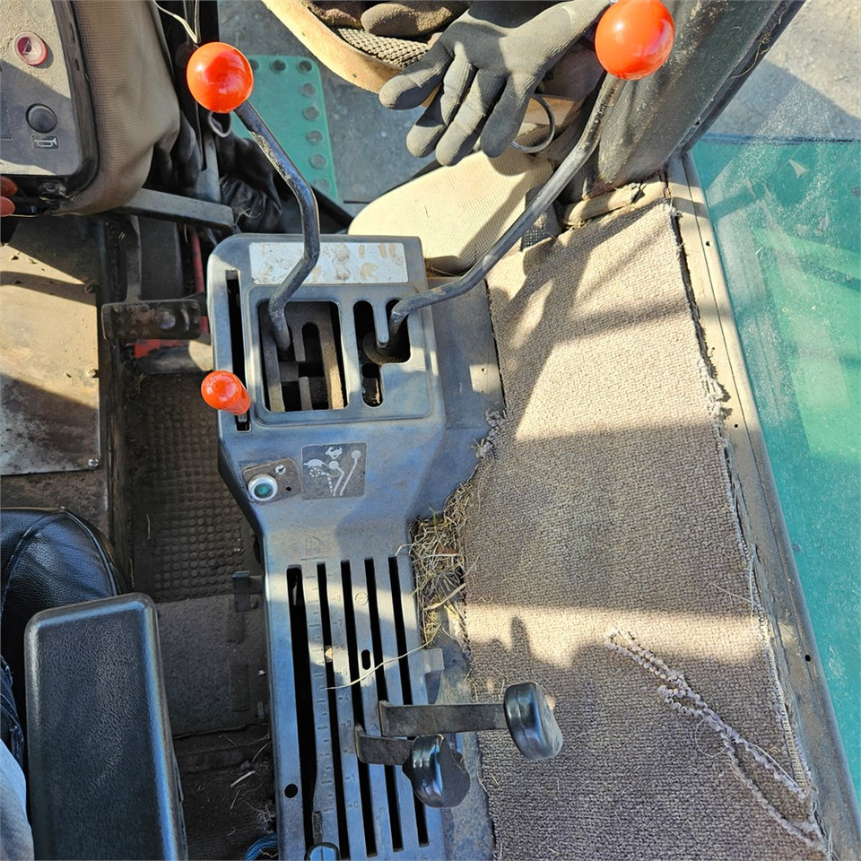 Трактор John Deere 2040: слика 9