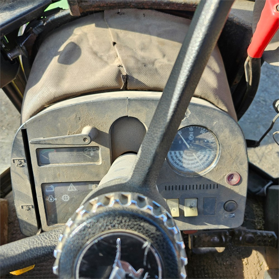 Трактор John Deere 2040: слика 12